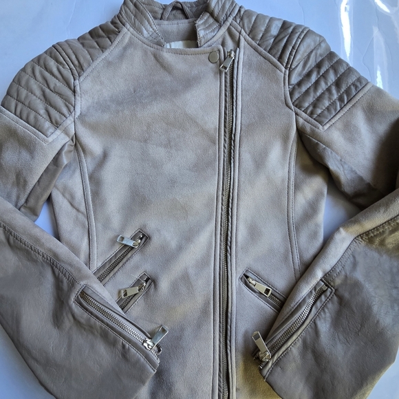 Stylish H&M Faux Leather Tan Women's Jacket - Picture 7 of 10